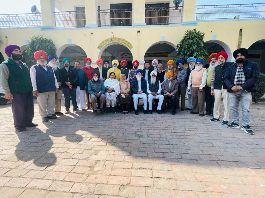 Sahitya Sath Kharar organized a grand Kavi Darbar